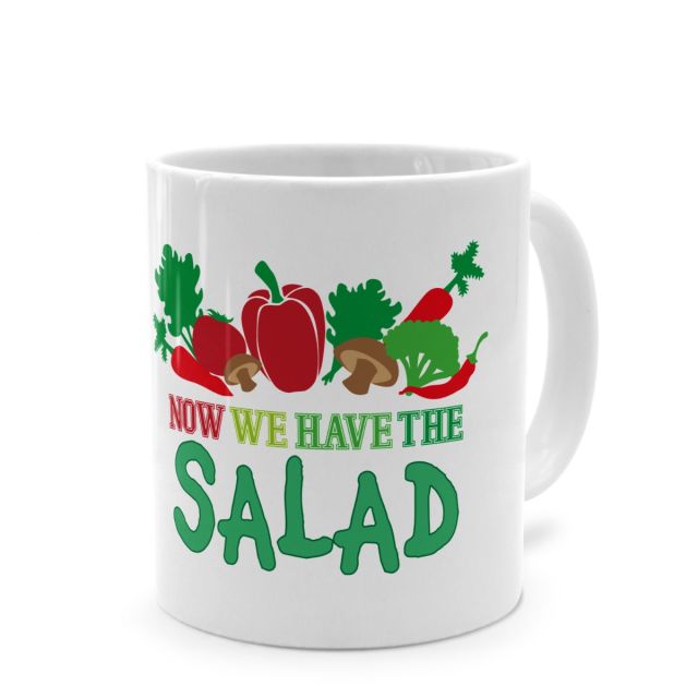 Tasse mit lustigem Denglisch-Spruch 'Now we have the salad'